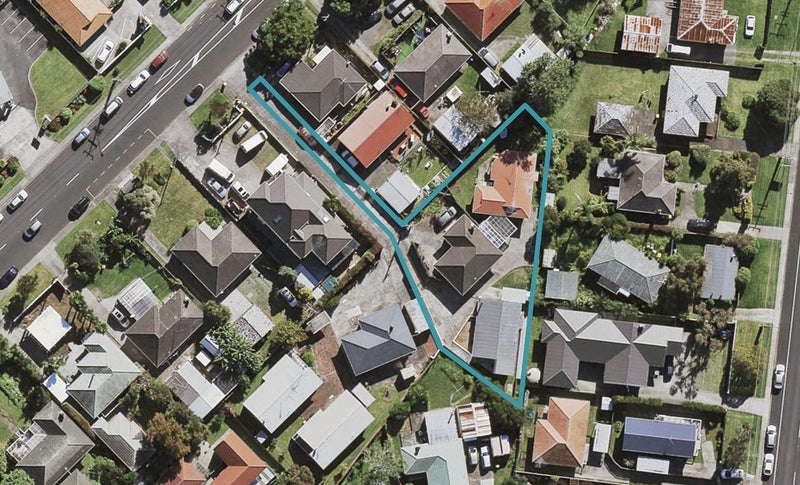 1/18 Ocean View Road, Northcote, Auckland - Carousel 1