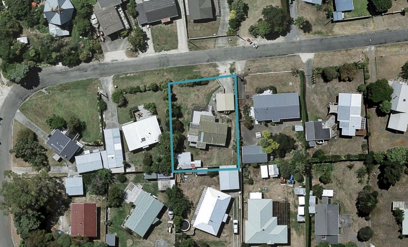 18 Gillies Crescent, Waimarama, Havelock North - Carousel 1