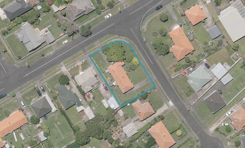 2 Clapham Place, Whanganui East, Whanganui - Carousel 1