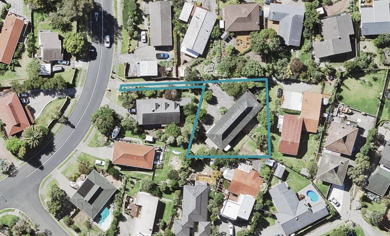 1/3 Oaktree Avenue, Browns Bay, Auckland - Carousel 1