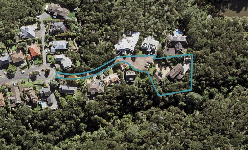 37 Ravenstone Place, Chatswood, Auckland - Carousel 1