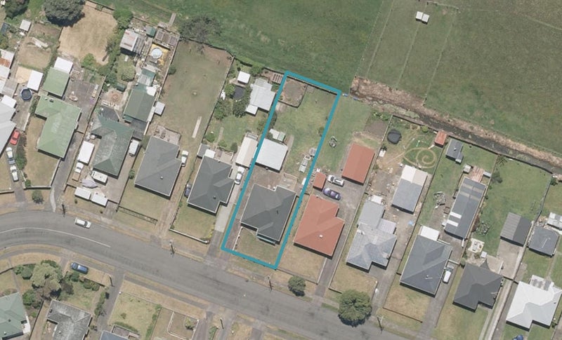 16 Lee Street, Castlecliff, Whanganui - Carousel 1