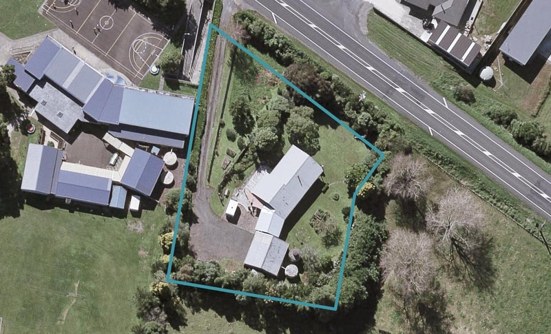 1060 Junction Road, Egmont Village, Inglewood - Carousel 1