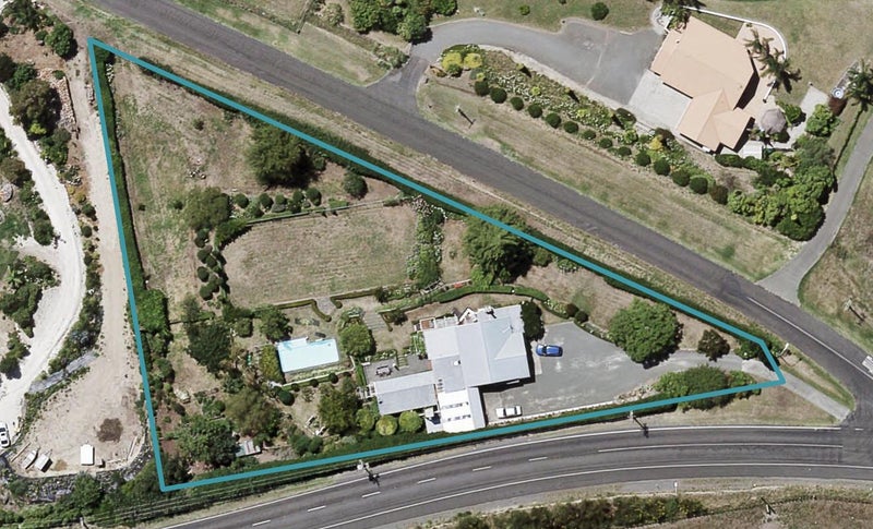 1 Poraiti Road, Poraiti, Napier - Carousel 1