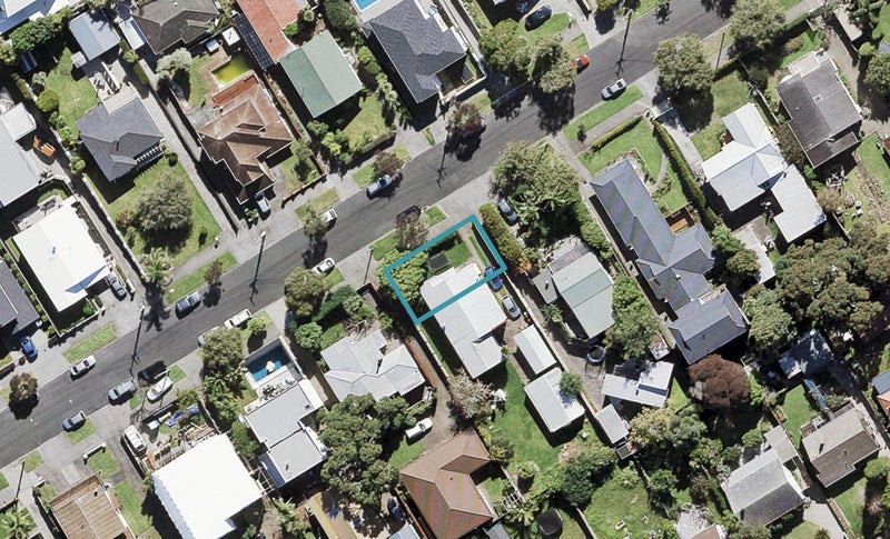18A St Michaels Avenue, Point Chevalier, Auckland - Carousel 1