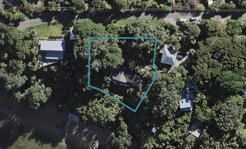 8 Omiha Road, Omiha, Waiheke Island - Carousel 1