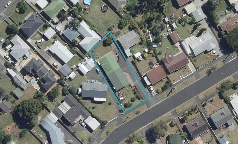 13B Lewis Street, Glenview, Hamilton - Carousel 1