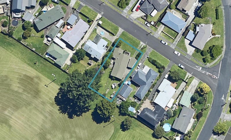 8 Crombie Street, Bellevue, Tauranga - Carousel 1