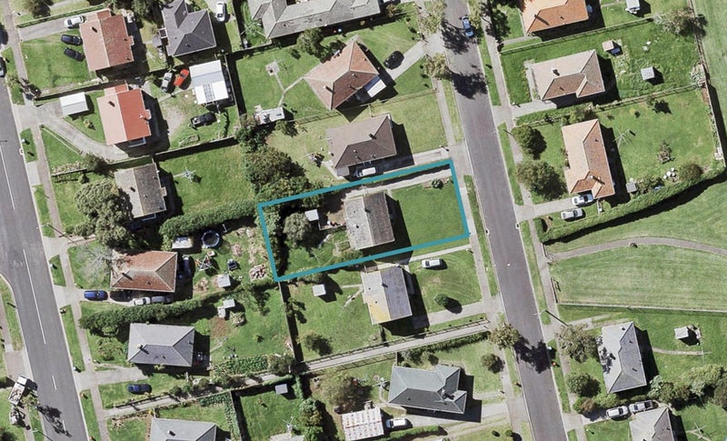 19 Wimbledon Crescent, Glen Innes, Auckland - Carousel 1