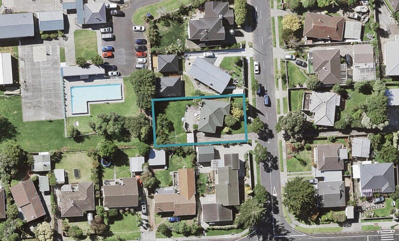 4 Wycherley Drive, Bucklands Beach, Auckland - Carousel 1