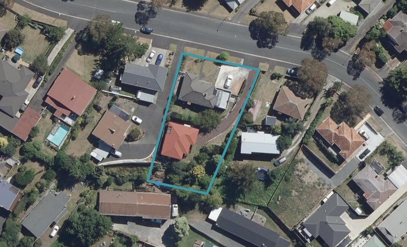15 Ridout Street, Maeroa, Hamilton - Carousel 1