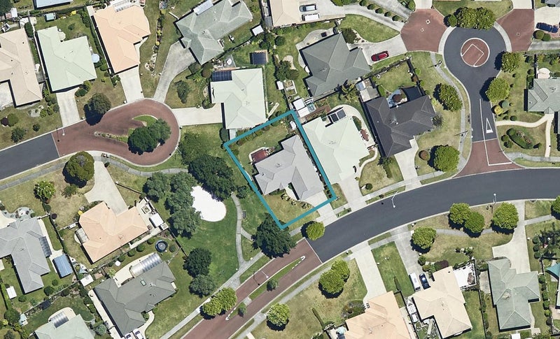 31 The Gardens Drive, Papamoa Beach, Papamoa - Carousel 1