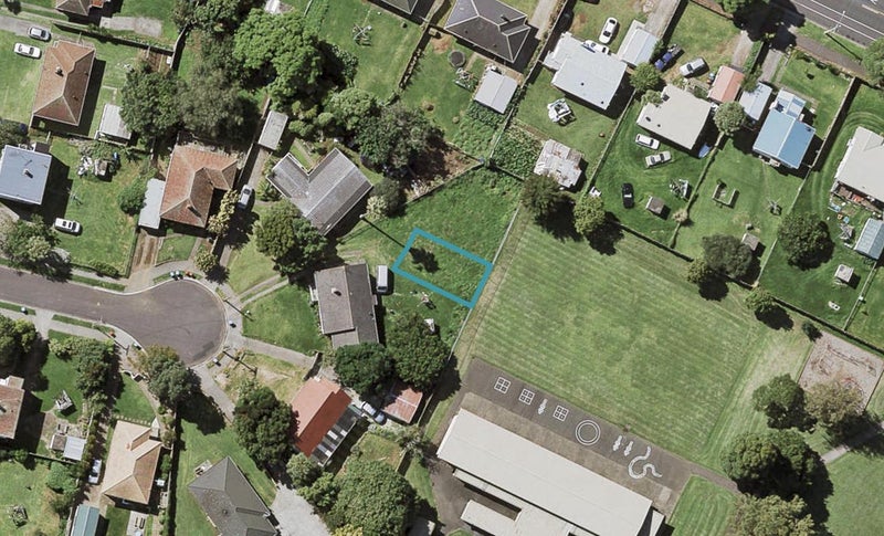13 Parata Street, Point England, Auckland - Carousel 1