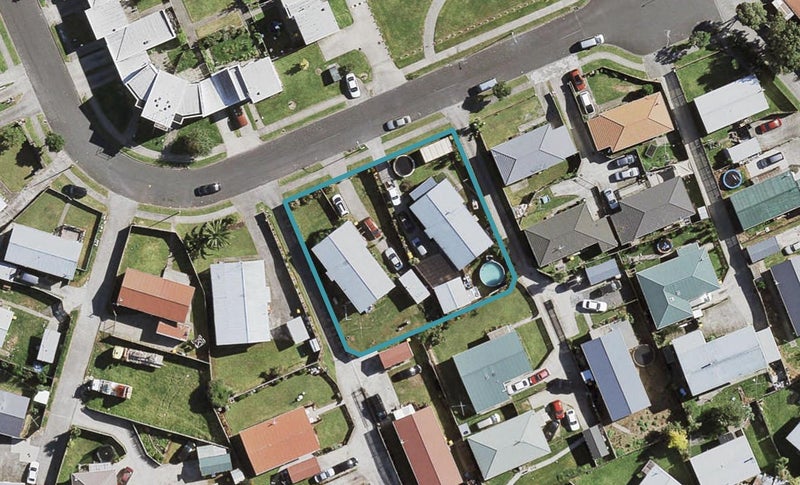 2/69 Templeton Place, Clendon Park, Auckland - Carousel 1