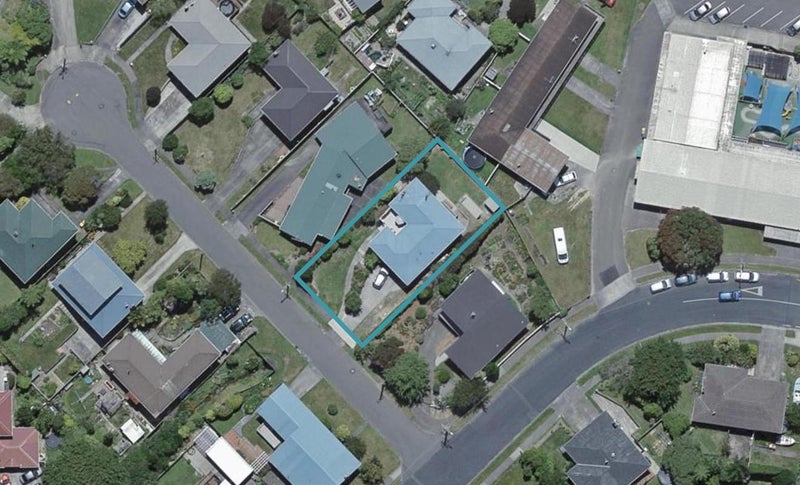 4 Magdalen Street, Tawa, Wellington - Carousel 1