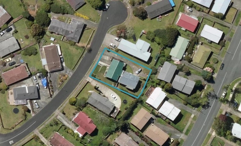 2/10 El Viso Place, Kamo, Whangarei - Carousel 1