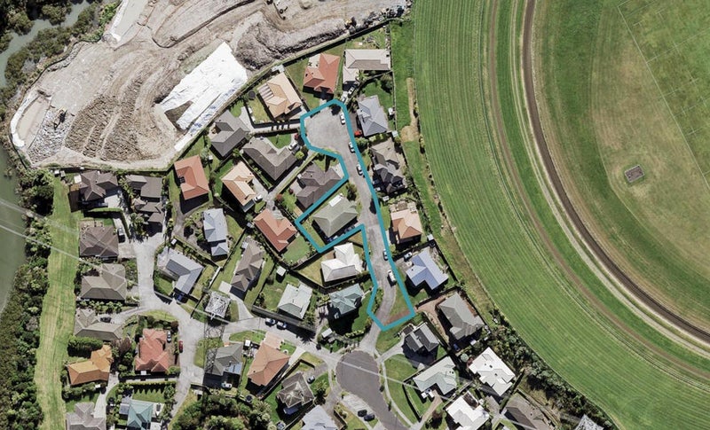 6 Michael Foley Place, Avondale, Auckland - Carousel 1