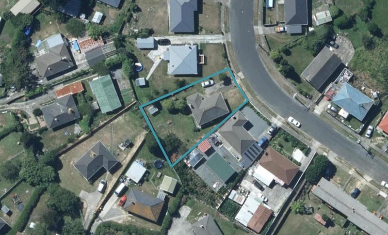 44 Leicester Street, Cannons Creek, Porirua - Carousel 1