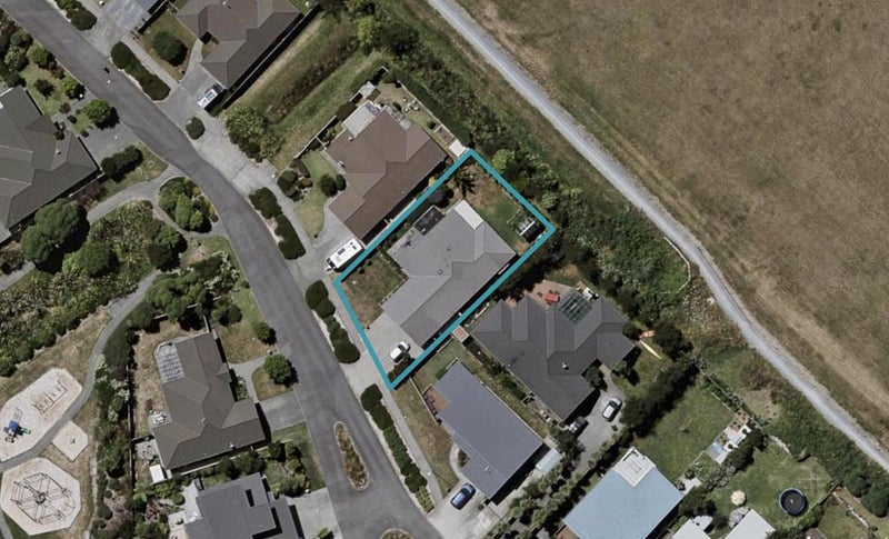 43 Simpson Crescent, Raumati Beach, Paraparaumu - Carousel 1