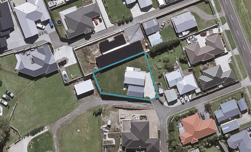 6 Watters Row, Glen Avon, New Plymouth - Carousel 1
