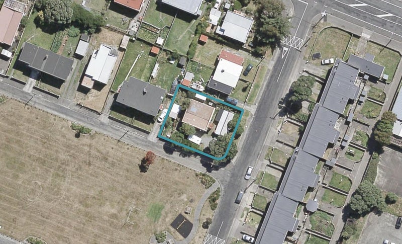 1 Scholefield Street, Petone, Lower Hutt - Carousel 1