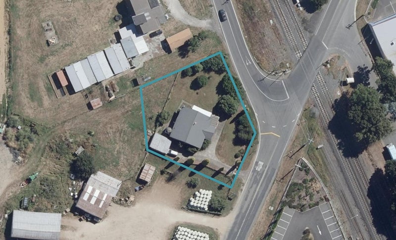 100 Ruffell Road, Burbush, Hamilton - Carousel 1