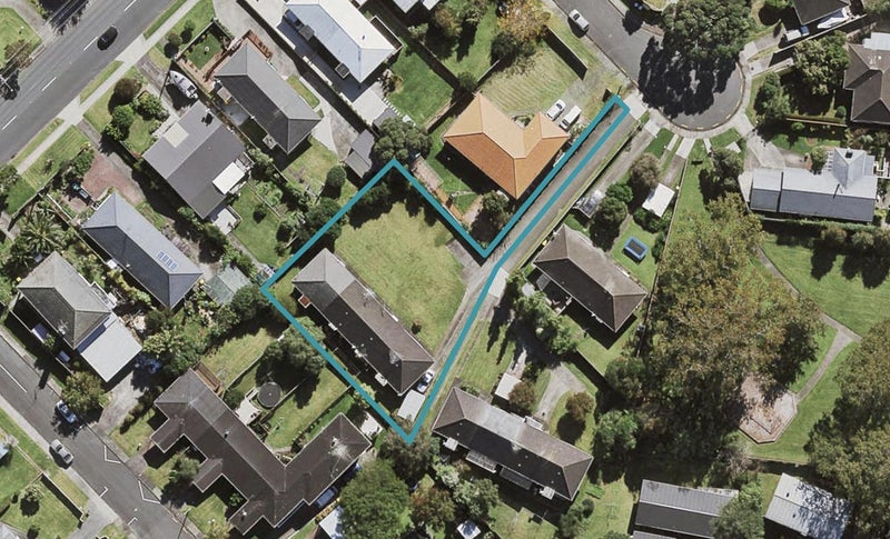 2/7 Lenihan Street, Northcote, Auckland - Carousel 1