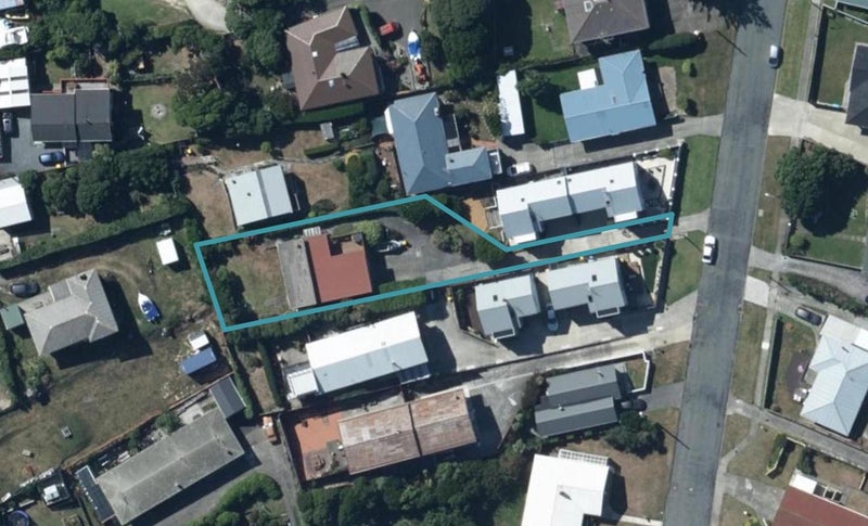 9 Lambley Road, Titahi Bay, Porirua - Carousel 1