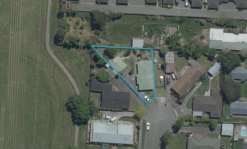 21 Valerie Place, Redwood, Christchurch - Carousel 1