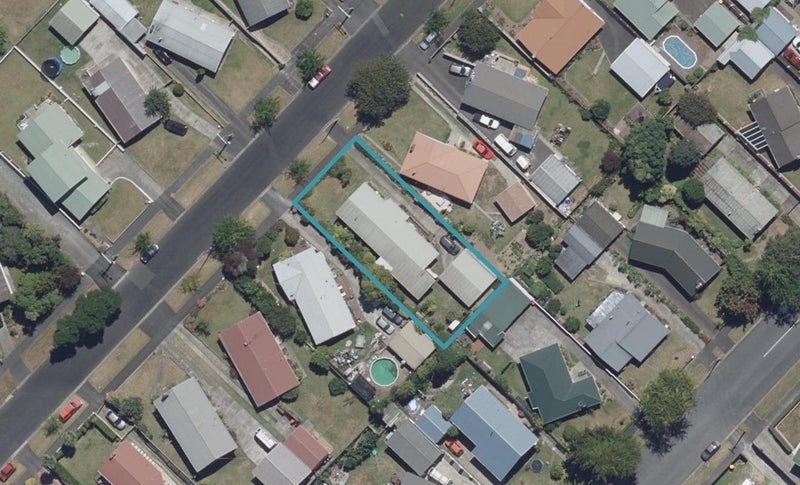 38 Lewis Street, Glenview, Hamilton - Carousel 1
