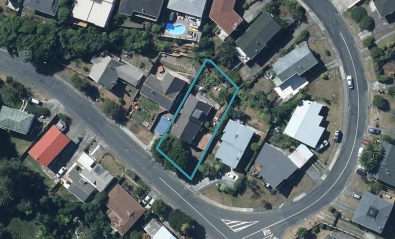 13 Penryn Drive, Camborne, Porirua - Carousel 1