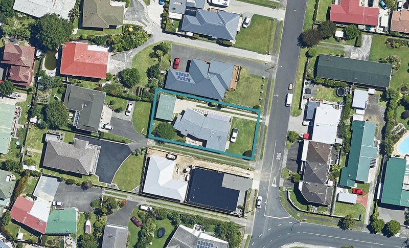 8 Laing Place, Otumoetai, Tauranga - Carousel 1
