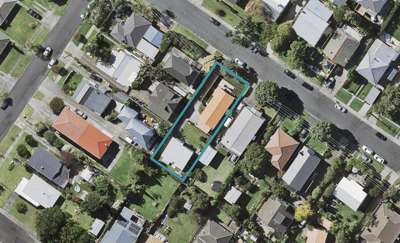 2/1 Evan Street, Belmont, Auckland - Carousel 1