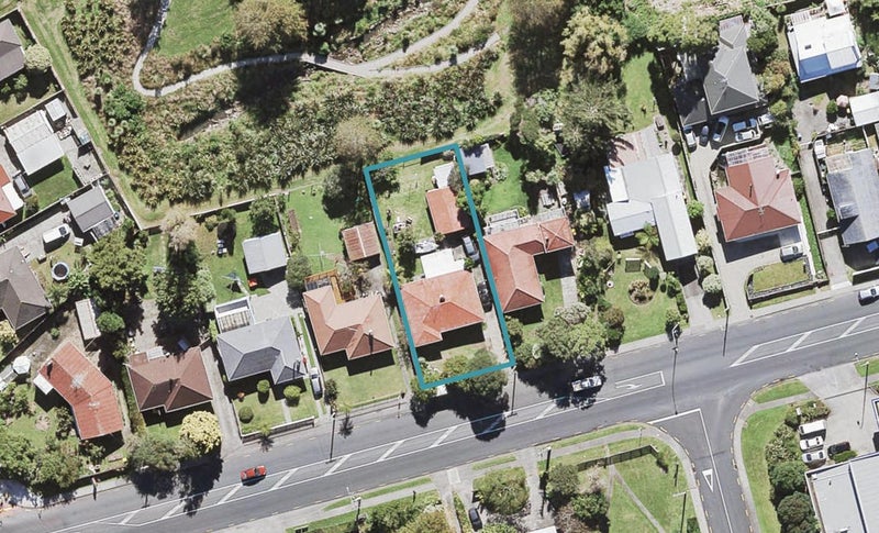 93 Godley Road, Green Bay, Auckland - Carousel 1