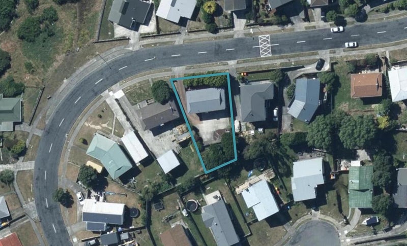 16 Almora View, Ascot Park, Porirua - Carousel 1