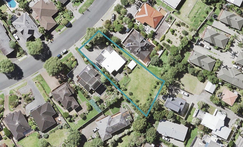 16 Bayside Drive, Browns Bay, Auckland - Carousel 1