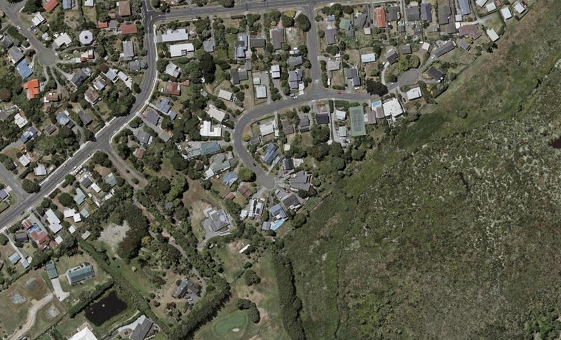 34 Freyberg Crescent, Waikanae Beach, Waikanae - Carousel 1