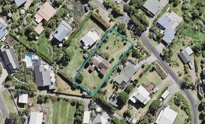 7 Karu Street, Oneroa, Waiheke Island - Carousel 1