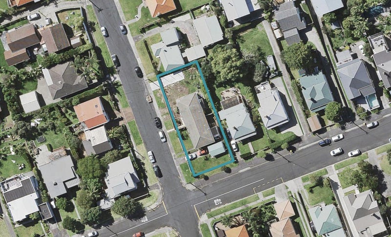 2/20 Kawerau Avenue, Devonport, Auckland - Carousel 1