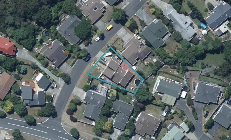 4 Picketboat Lane, Whitby, Porirua - Carousel 1
