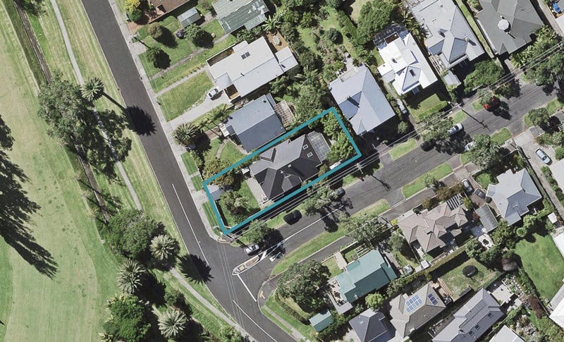28 Ascot Avenue, Narrow Neck, Auckland - Carousel 1