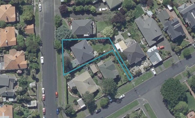 32 Sandringham Street, Saint Clair, Dunedin - Carousel 1