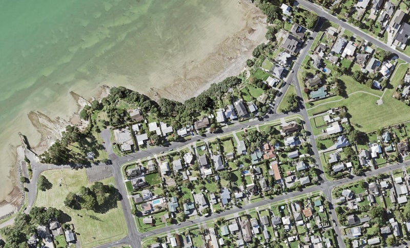 21 Ealing Crescent, Beachlands, Auckland - Carousel 1