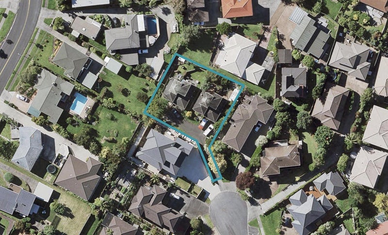 2/17 Kells Place, Botany Downs, Auckland - Carousel 1