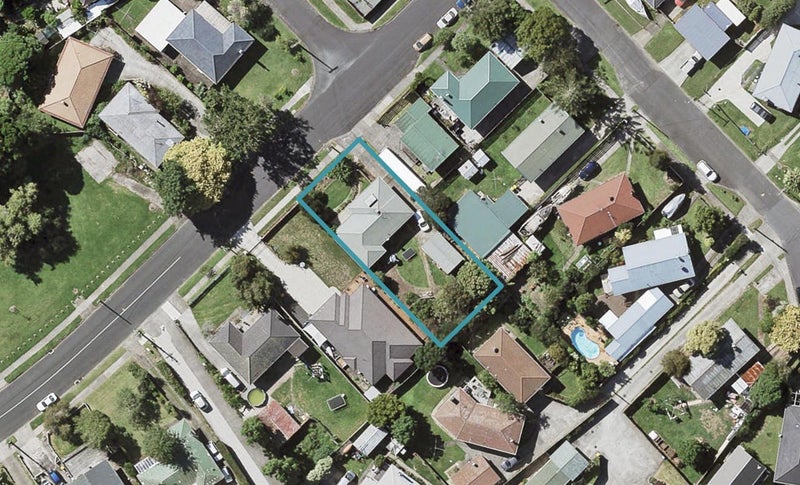 14 Tiraumea Drive, Pakuranga, Auckland - Carousel 1