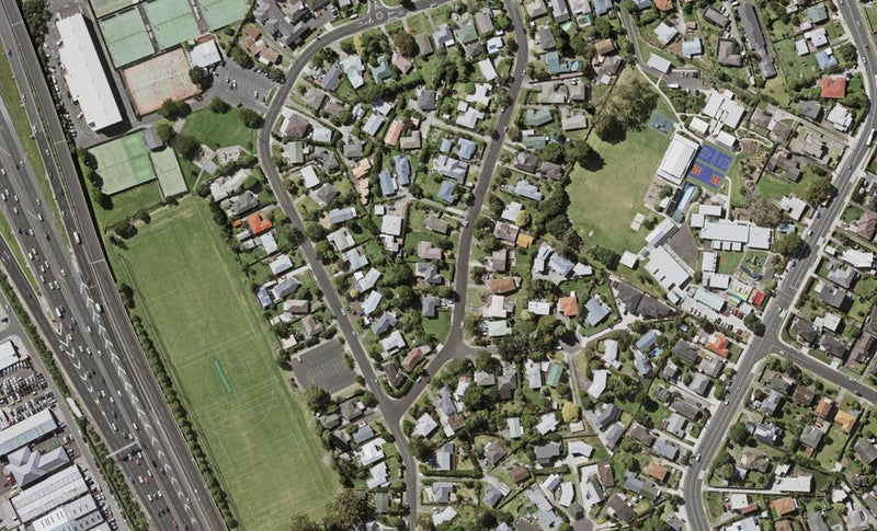 27A Arrow Road, Forrest Hill, Auckland - Carousel 1