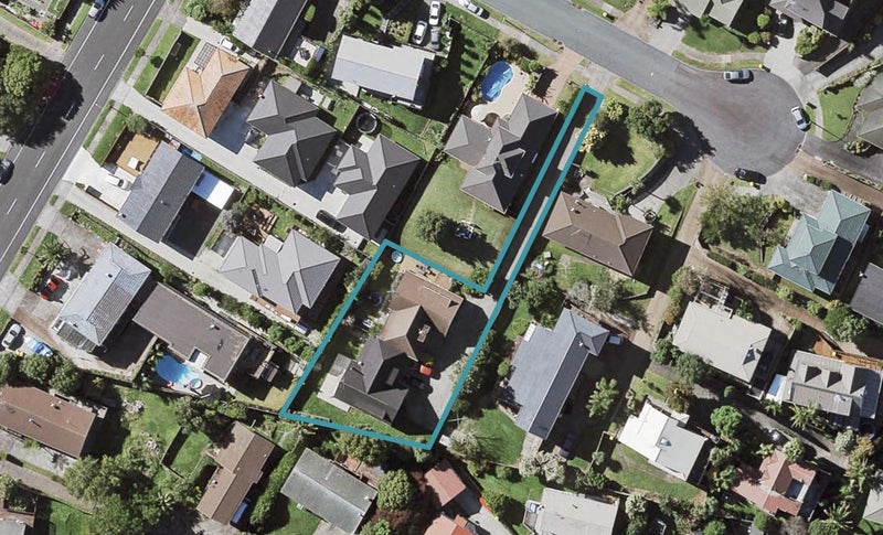1/5 Cambric Place, Botany Downs, Auckland - Carousel 1