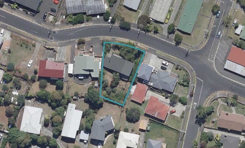 8 O'Donoghue Street, Hillcrest, Hamilton - Carousel 1