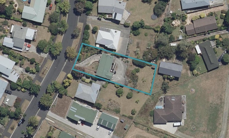 54 Acacia Crescent, Glenview, Hamilton - Carousel 1