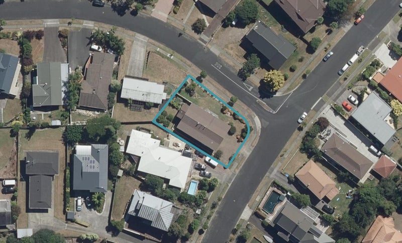12 Gilbass Avenue, Hamilton Lake, Hamilton - Carousel 1